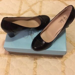 New Life Stride black patent leather pumps size 7